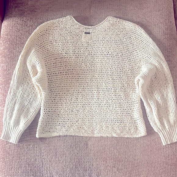 Like New Billabong Dance With Me Crochet Sweater in Cool Whip Size Small - Picture 5 of 5